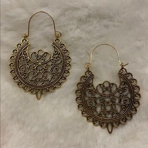 NWOT 🛍 Bundle for DISCOUNTS off Merch or Shipping